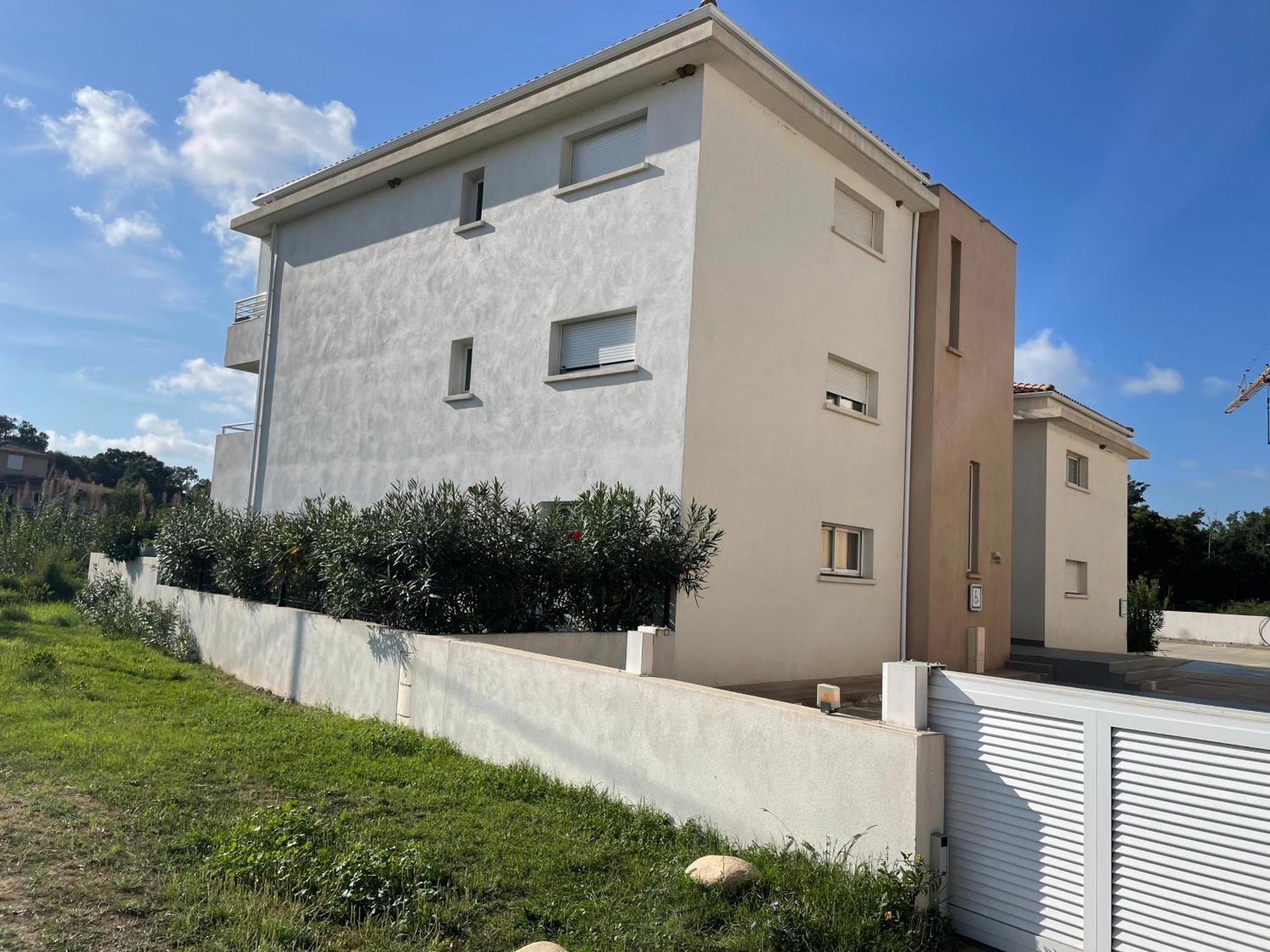 Charmant 2 Piece Tout Equipe Climatise Sainte-Lucie de Porto-Vecchio Luaran gambar